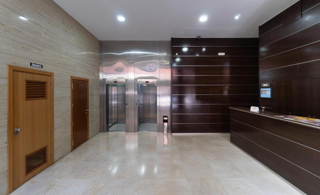 Malaga Centro Maria Zambrano公寓 外观 照片
